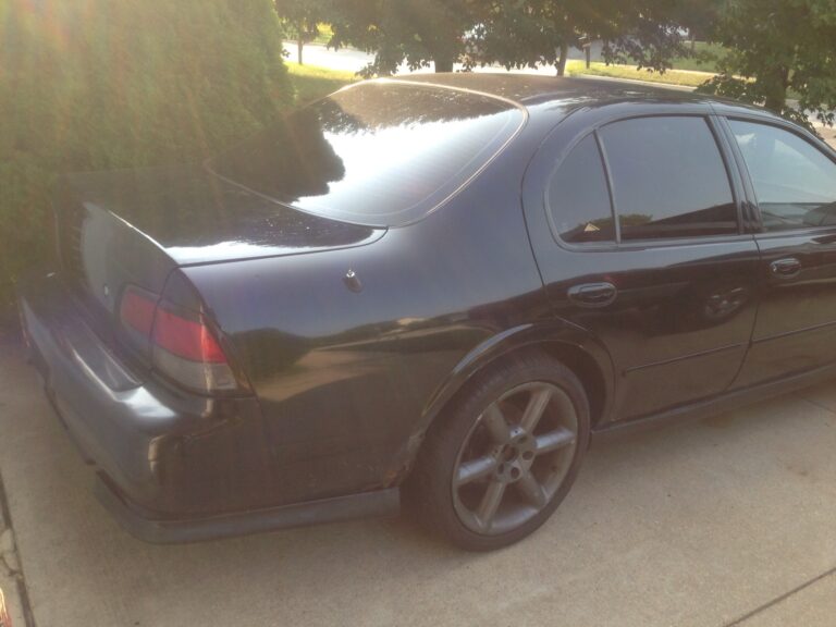 Brandon Presson’s 1996 VQ35DE 5-Speed 4thgen Nissan Maxima