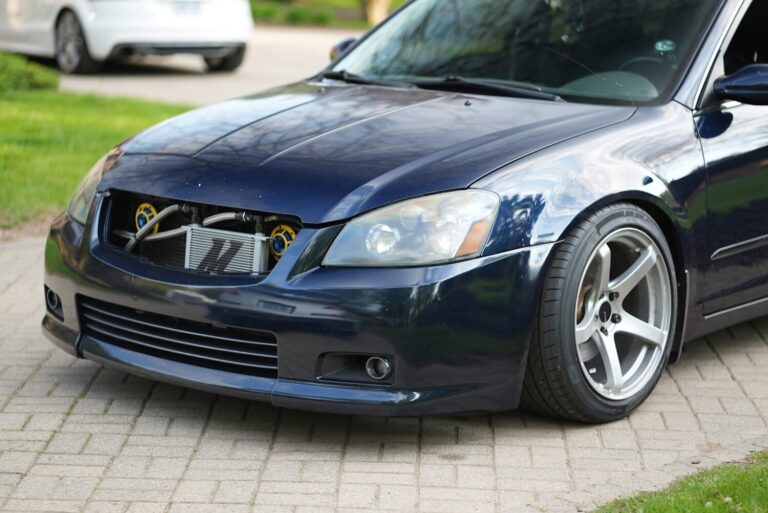 Robert Mandru’s 6-Speed Modded Nissan Altima SE-R (286 WHP / 262 TQ)