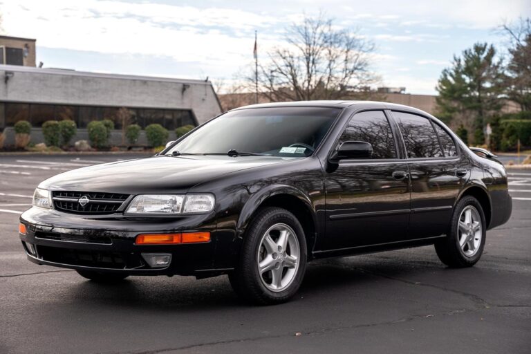 cars&bids 1998 Nissan Maxima SE 5MT 49K Miles | Sold For $13,350