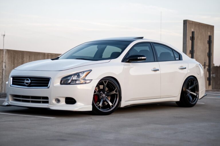 Tee DeVane’s 2013 Custom Modedd 7thgen Nissan Maxima (OEM+++)