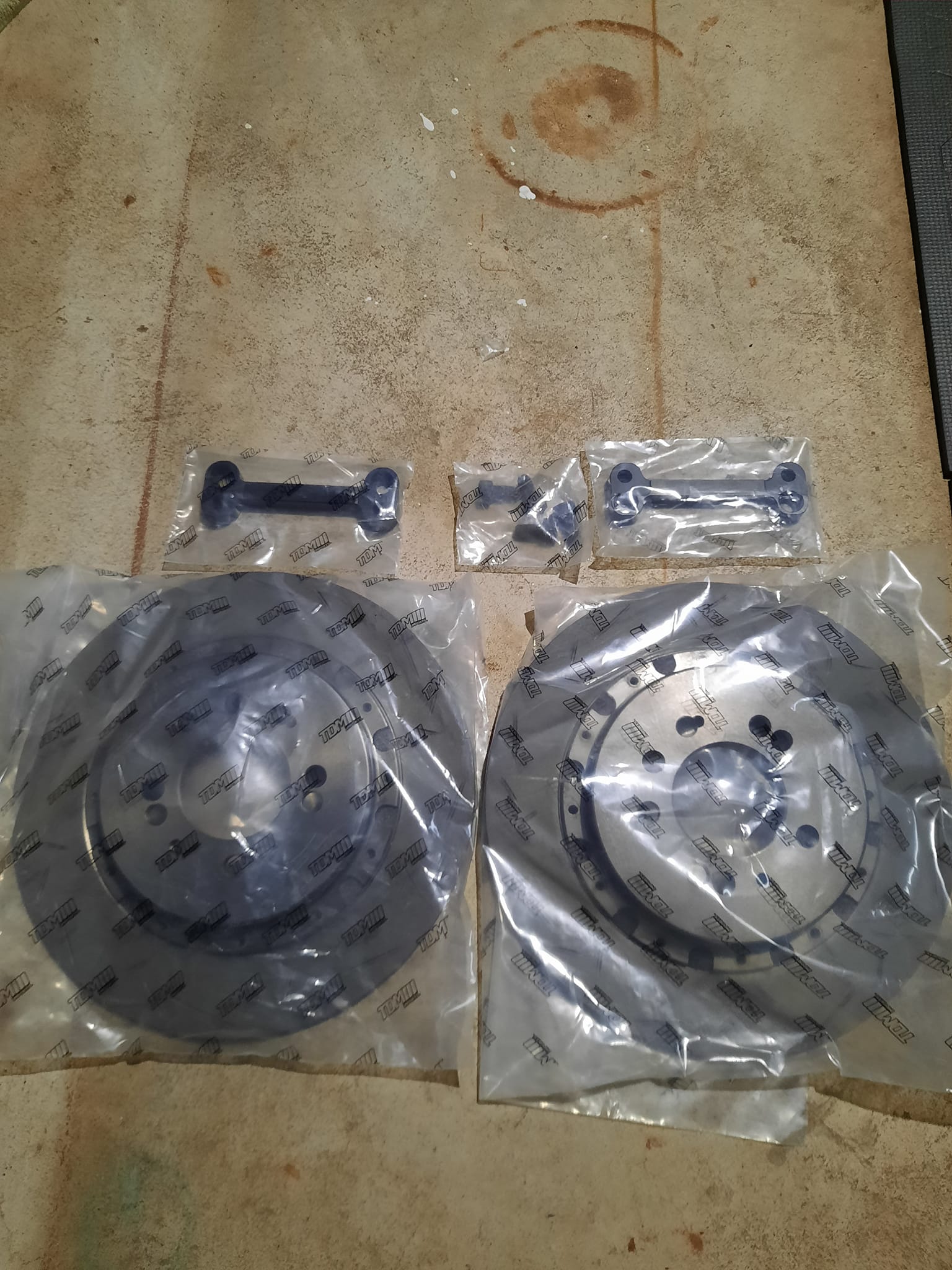 thumbnail interactive-video image 1 of Detroit Axle 4-Piece Brake Rotors Kit For 1995-1999 Nissan Maxima & Infiniti I30 - Front & Rear 1 of 6